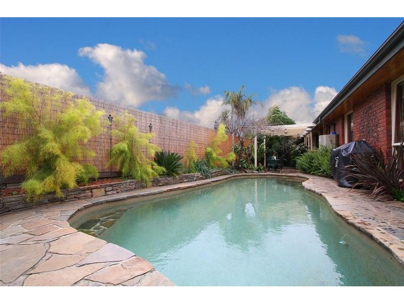 13 Wyperfeld Avenue, Taylors Lakes VIC 3038