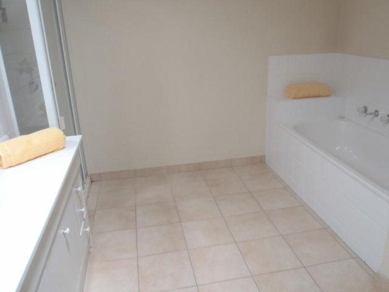 1/28 Ozzimo Drive, Hillside VIC 3037