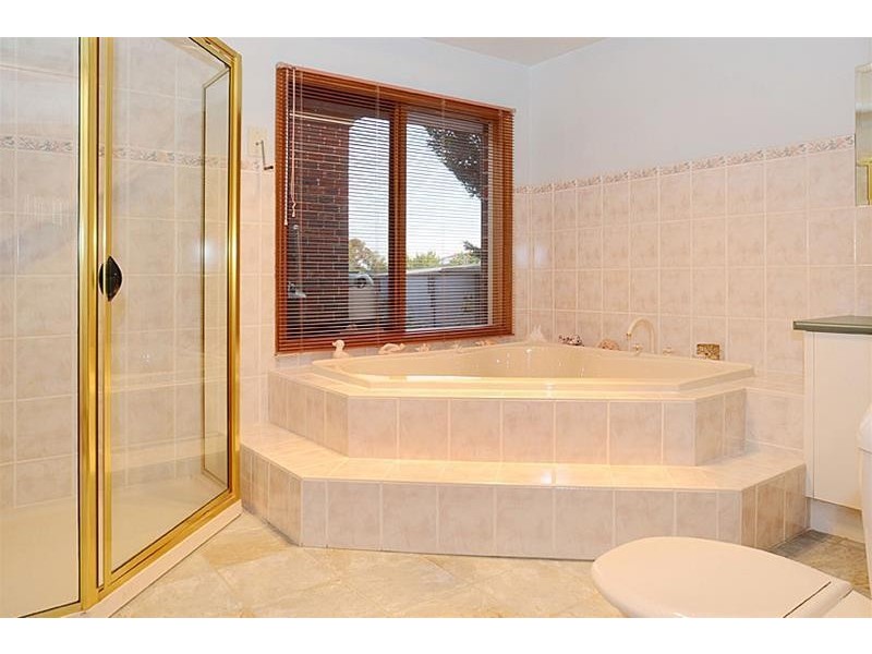 19 Castlewellan Boulevard, Hillside VIC 3037