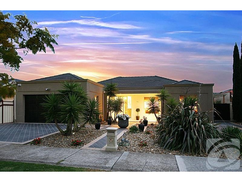 109 Robertsons Road, Taylors Lakes VIC 3038