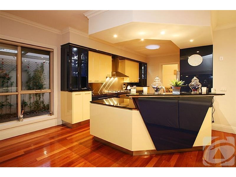 109 Robertsons Road, Taylors Lakes VIC 3038