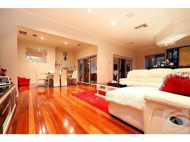 109 Robertsons Road, Taylors Lakes VIC 3038