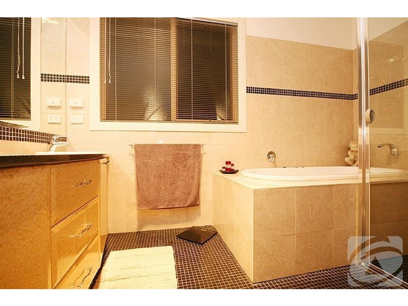 109 Robertsons Road, Taylors Lakes VIC 3038