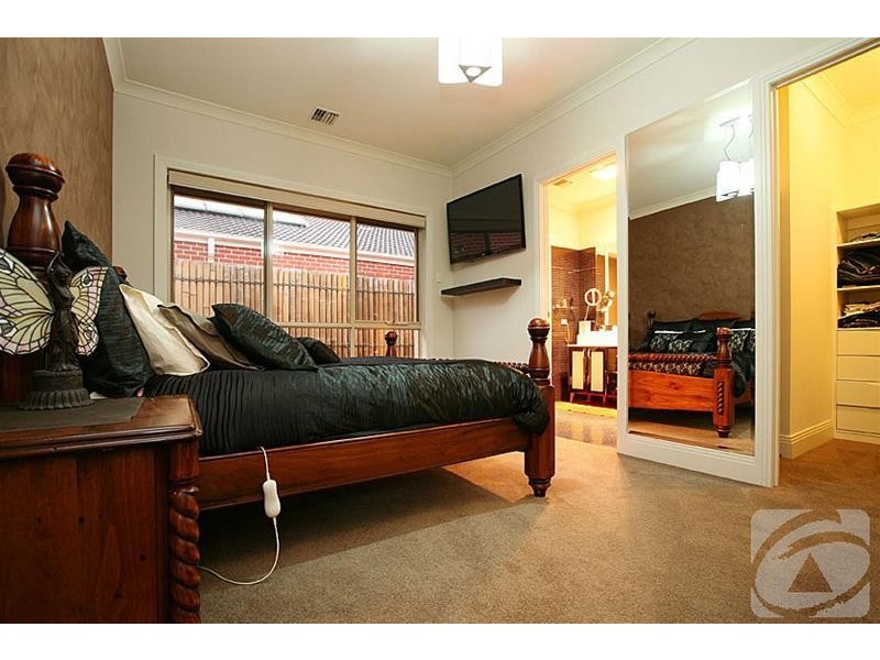 109 Robertsons Road, Taylors Lakes VIC 3038