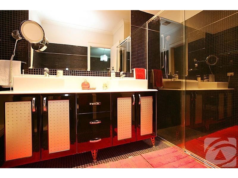 109 Robertsons Road, Taylors Lakes VIC 3038