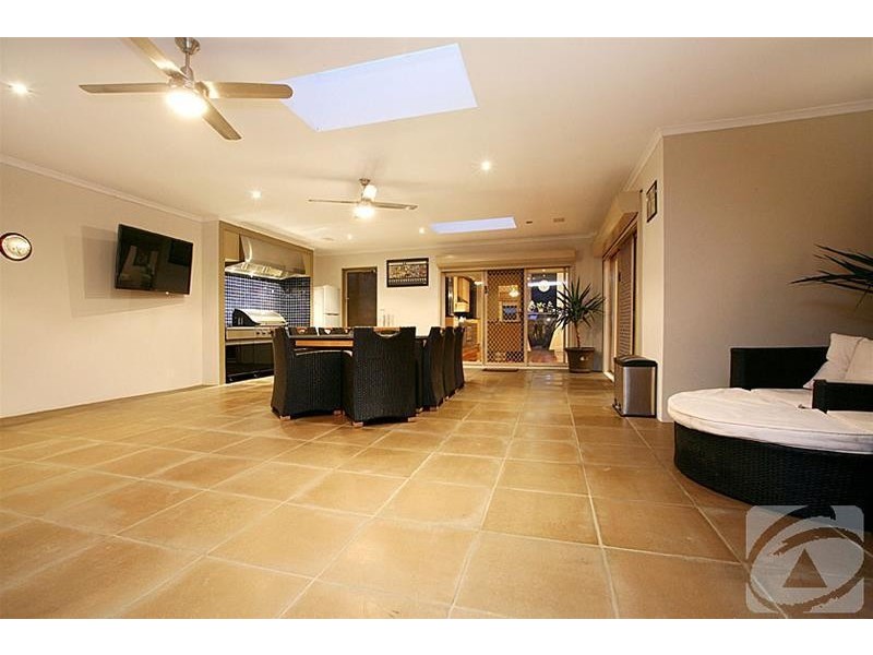 109 Robertsons Road, Taylors Lakes VIC 3038