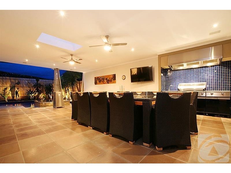 109 Robertsons Road, Taylors Lakes VIC 3038