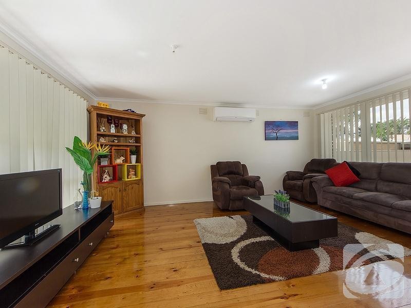 20 Angourie Crescent, Taylors Lakes VIC 3038