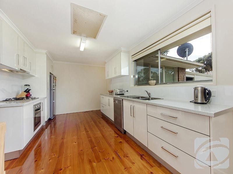 20 Angourie Crescent, Taylors Lakes VIC 3038