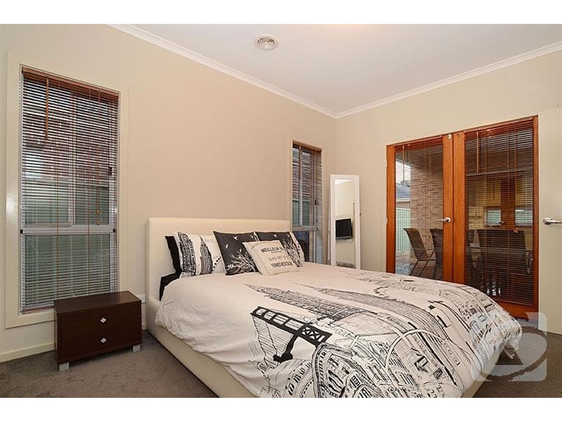 9 Dahlia Drive, Caroline Springs VIC 3023