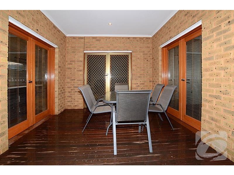 9 Dahlia Drive, Caroline Springs VIC 3023