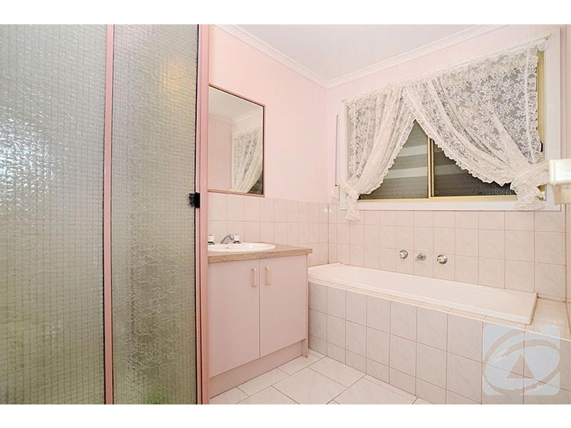 17 Meade Way, Sydenham VIC 3037