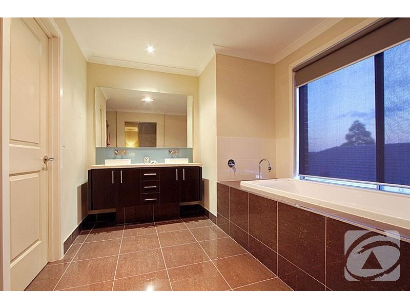 43 Langmore Drive, Hillside VIC 3037