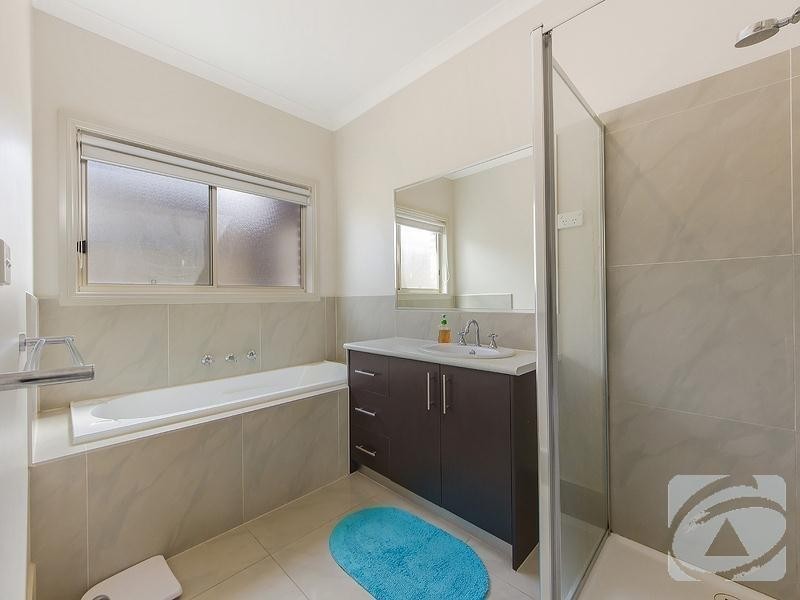 2/7 Katrina Drive, Burnside Heights VIC 3023