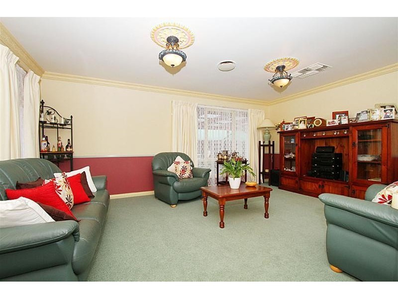 2 Anakie Walk, Delahey VIC 3037