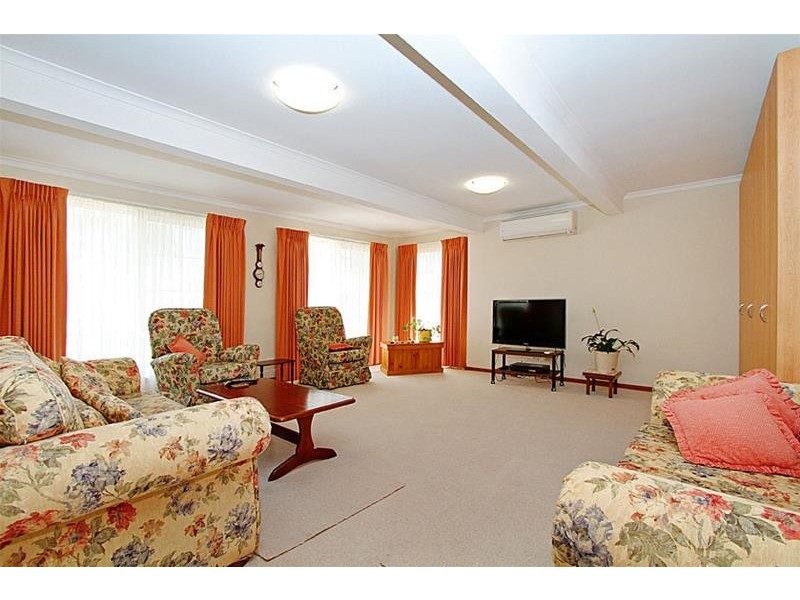 6 Pilain Crescent, Keilor Downs VIC 3038