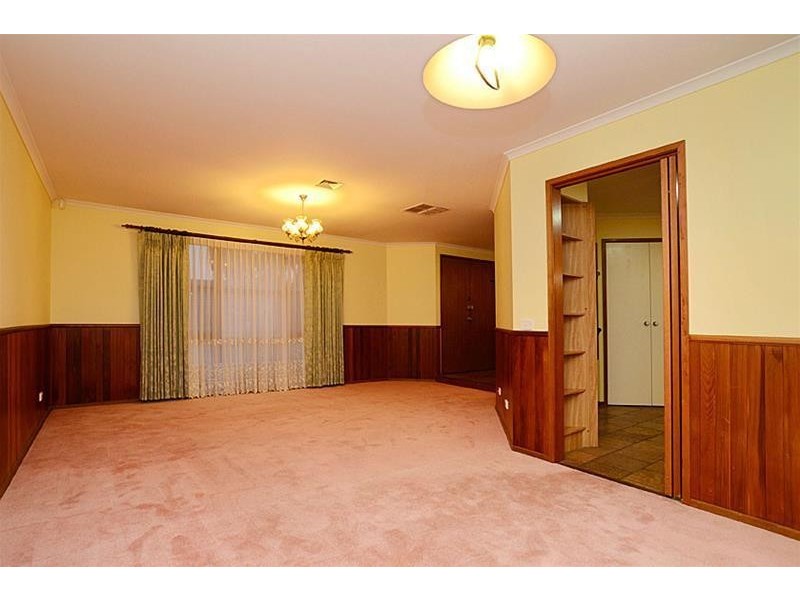 4 Coorong Court, Taylors Lakes VIC 3038