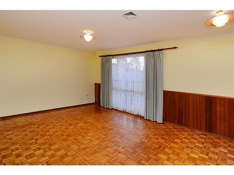 4 Coorong Court, Taylors Lakes VIC 3038