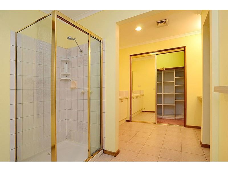 4 Coorong Court, Taylors Lakes VIC 3038