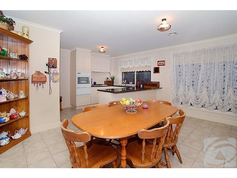 10 Erin Street, Hillside VIC 3037