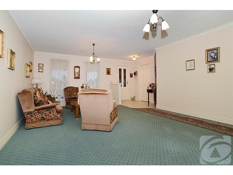 10 Erin Street, Hillside VIC 3037