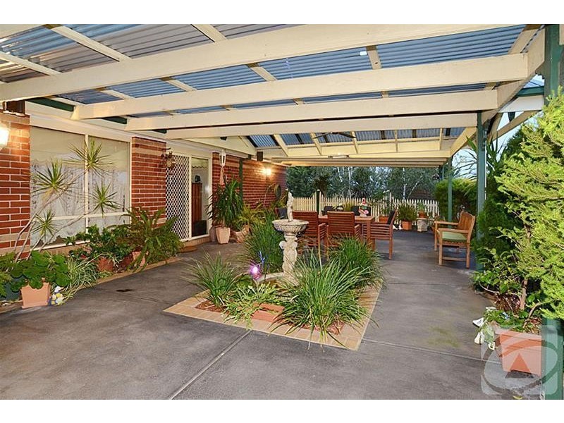 10 Erin Street, Hillside VIC 3037