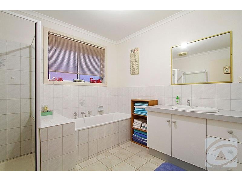 14 Meade Way, Sydenham VIC 3037