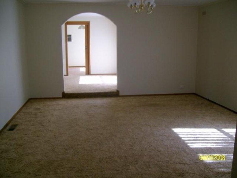 13 Pindari Avenue, Taylors Lakes VIC 3038