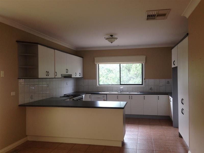 35 Hannah Avenue, Hillside VIC 3037