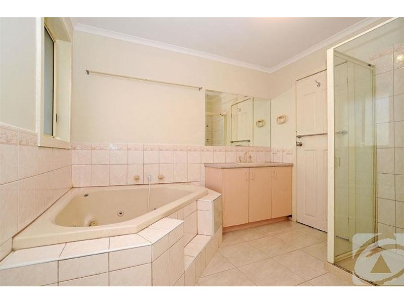 28 Cassinia Close, Delahey VIC 3037