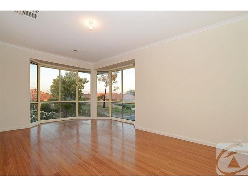 28 Cassinia Close, Delahey VIC 3037