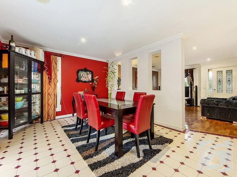 13 Mordaunt Drive, Hillside VIC 3037