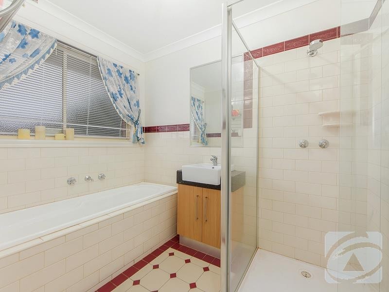 13 Mordaunt Drive, Hillside VIC 3037