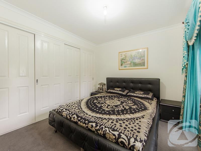 13 Mordaunt Drive, Hillside VIC 3037