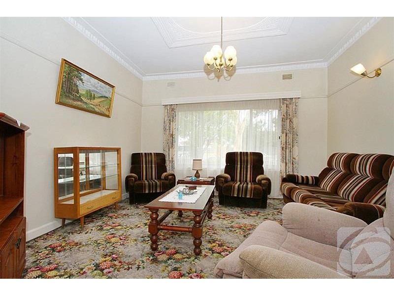 37 Emily Street, St Albans VIC 3021