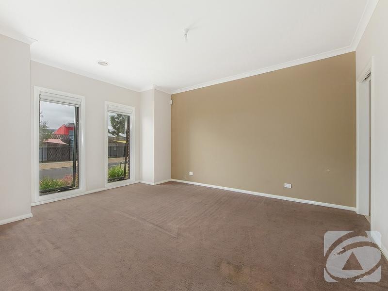 14 Barton Road, Burnside Heights VIC 3023