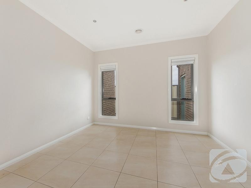 14 Barton Road, Burnside Heights VIC 3023