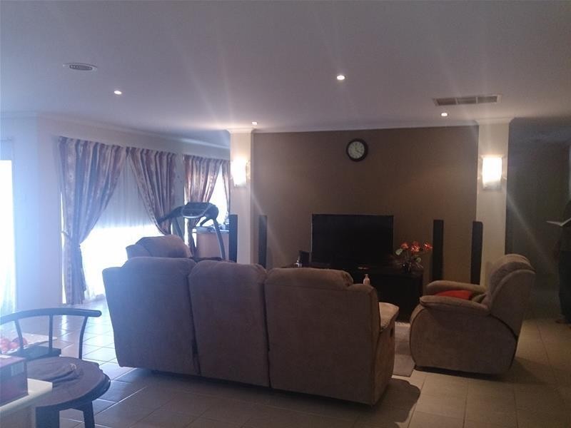 69 Jindabyne Avenue, Taylors Hill VIC 3037