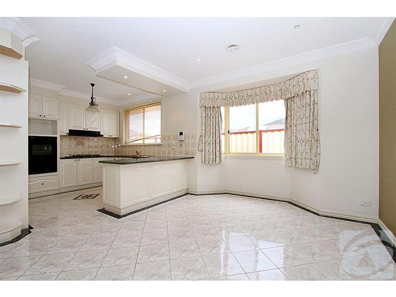 99 Robertsons Road, Taylors Lakes VIC 3038