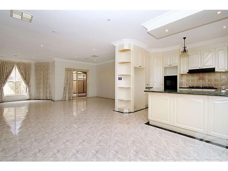 99 Robertsons Road, Taylors Lakes VIC 3038