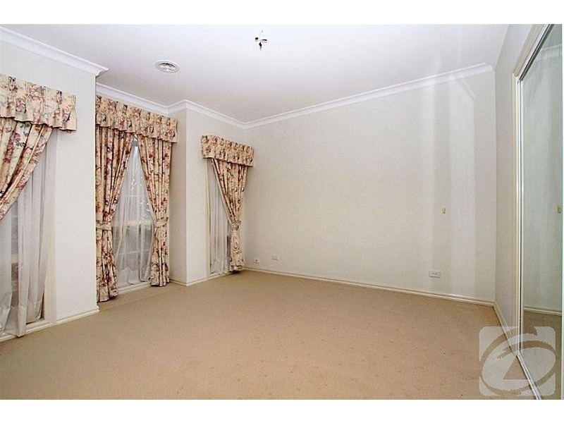 99 Robertsons Road, Taylors Lakes VIC 3038