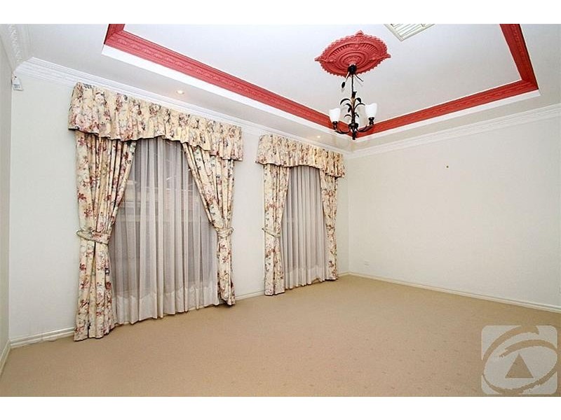 99 Robertsons Road, Taylors Lakes VIC 3038