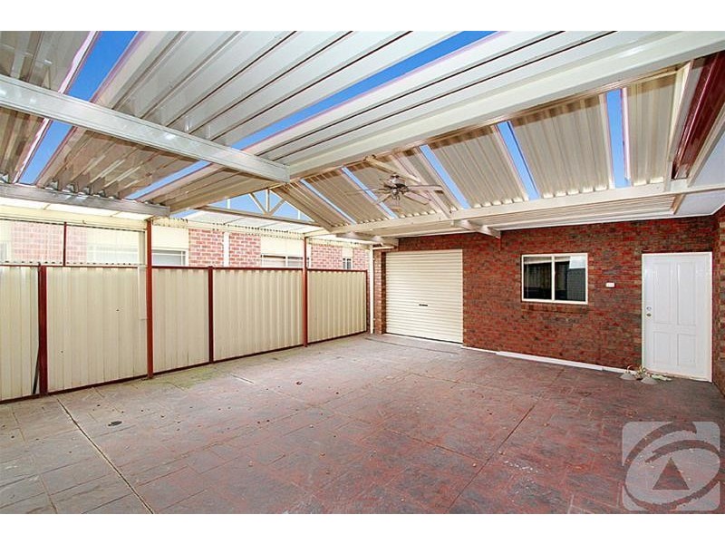 99 Robertsons Road, Taylors Lakes VIC 3038