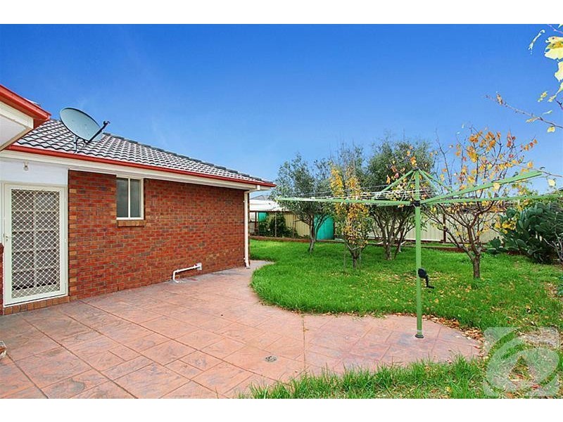 99 Robertsons Road, Taylors Lakes VIC 3038