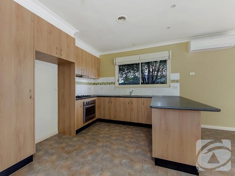 2/11 Ashton Avenue, St Albans VIC 3021