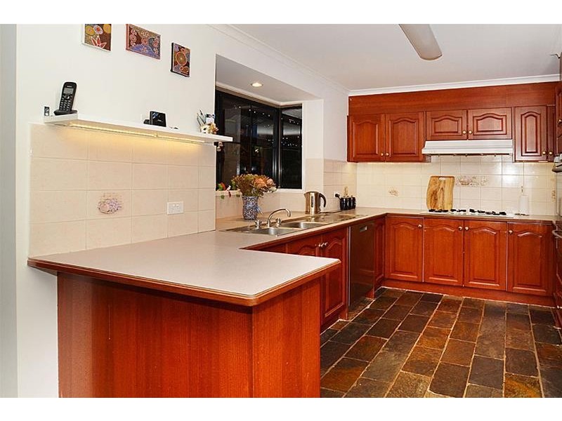 6 Steamtrain Close, Sydenham VIC 3037