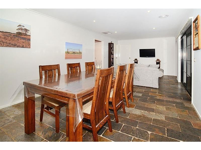 6 Steamtrain Close, Sydenham VIC 3037