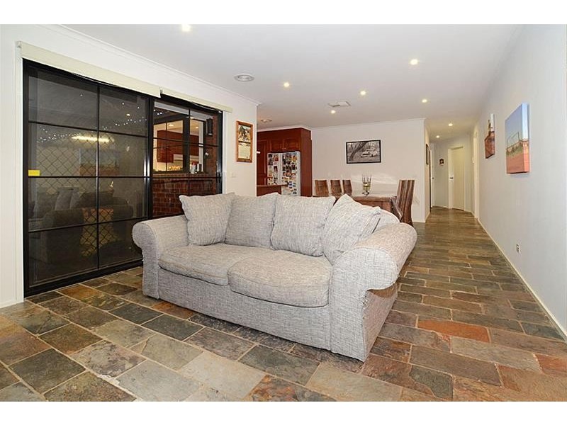 6 Steamtrain Close, Sydenham VIC 3037