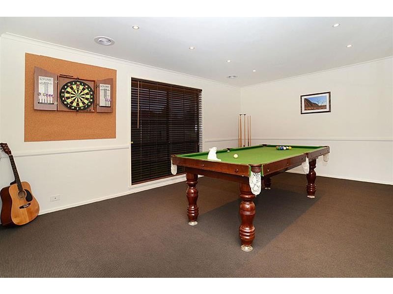 6 Steamtrain Close, Sydenham VIC 3037