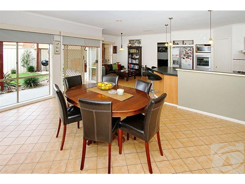 16 Tamora Way, Sydenham VIC 3037